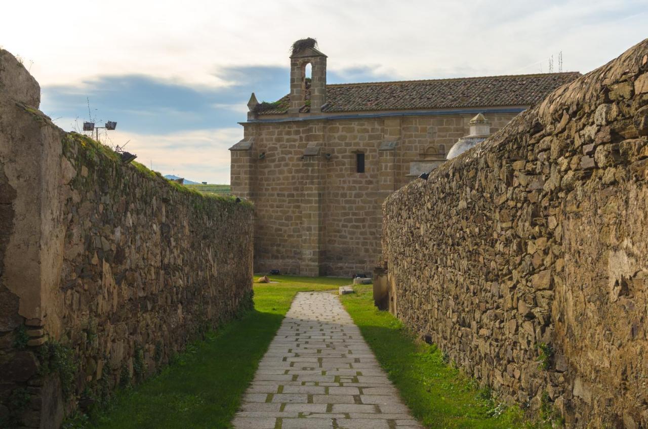 Hostel Divino Morales Arroyo de la Luz エクステリア 写真